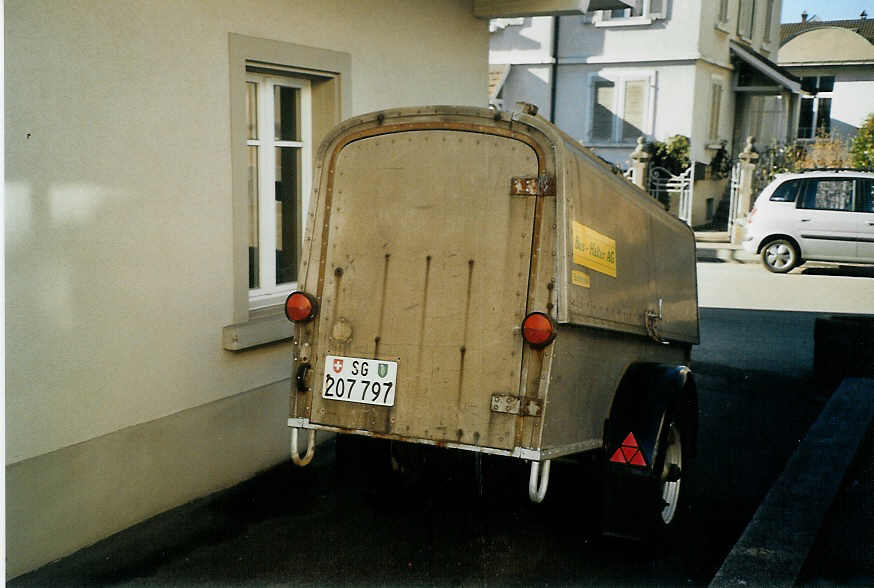 (073'836) - Bus-Halter, Wil - SG 207'797 - Krapf Gep�ckanh�nger am 8. Januar 2005 in Wil, Garage WilMobil
