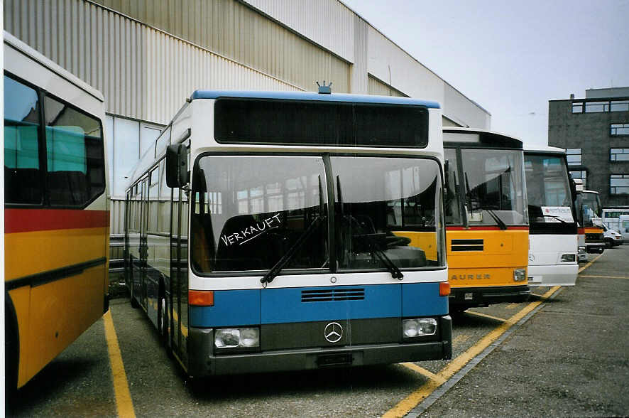 (074'035) - Kn�pfel, Dinhard - Mercedes (ex VZO Gr�ningen Nr. 58; ex Schneider, Meilen Nr. 11; ex VBZ Z�rich Nr. 206) am 16. Januar 2005 in Biel, Rattinbus