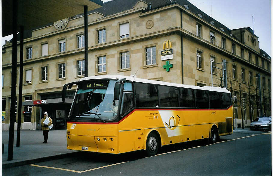(074'103) - CarPostal Jura-Jura bernois-Neuch�tel - NE 110'345 - Bova am 16. Januar 2005 beim Bahnhof Neuch�tel