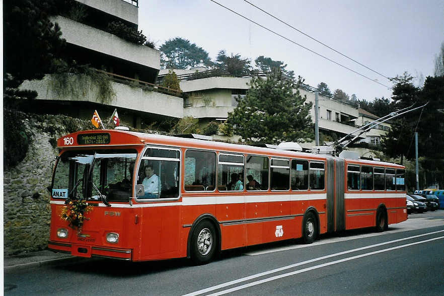 (074'108) - TN Neuch�tel - Nr. 160 - FBW/Hess Gelenktrolleybus (ex Nr. 60) am 16. Januar 2005 in Neuch�tel, Bas-de-la-Main