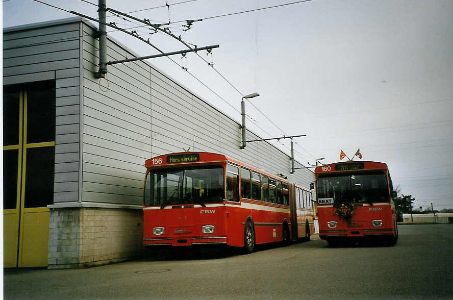 (074'207) - TN Neuch�tel - Nr. 156 (ex Nr. 56) + Nr. 160 (ex Nr. 60) - FBW/Hess Gelenktrolleybusse am 16. Januar 2005 in Marin, D�p�t