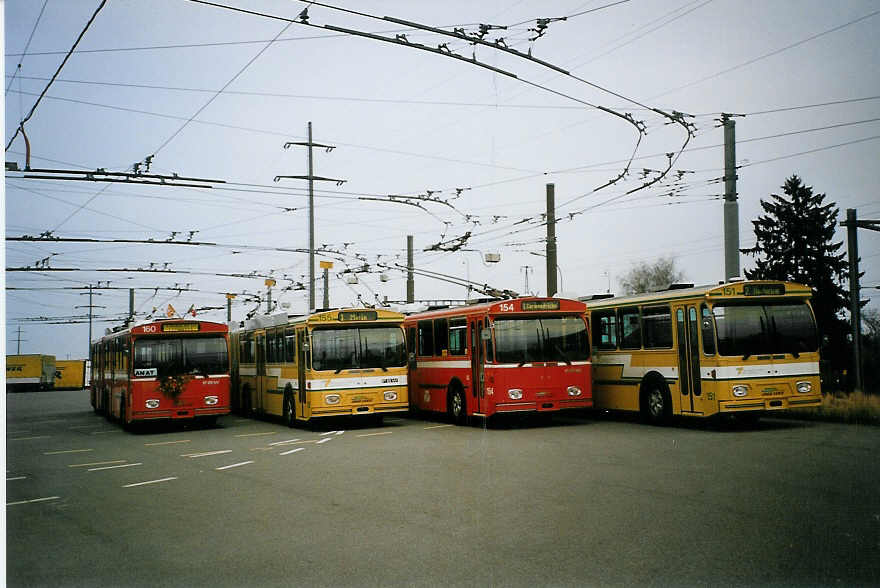 (074'229) - TN Neuch�tel - Nr. 160 (ex Nr. 60) + Nr. 155 (ex Nr. 55) + Nr. 154 (ex Nr. 54) + Nr. 151 (ex Nr. 51) - FBW/Hess Gelenktrolleybusse am 16. Januar 2005 in Marin, D�p�t