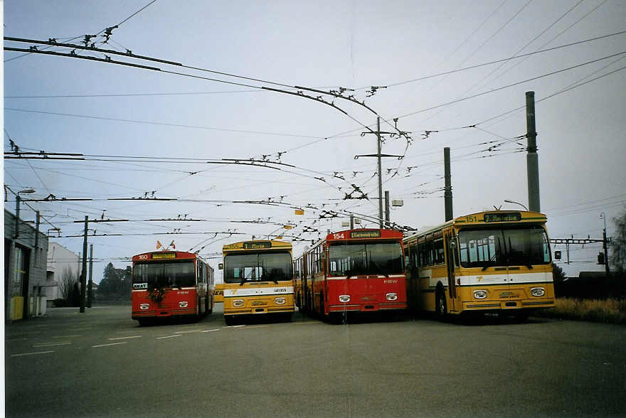 (074'230) - TN Neuch�tel - Nr. 160 (ex Nr. 60) + Nr. 155 (ex Nr. 55) + Nr. 154 (ex Nr. 54) + Nr. 151 (ex Nr. 51) - FBW/Hess Gelenktrolleybusse am 16. Januar 2005 in Marin, D�p�t