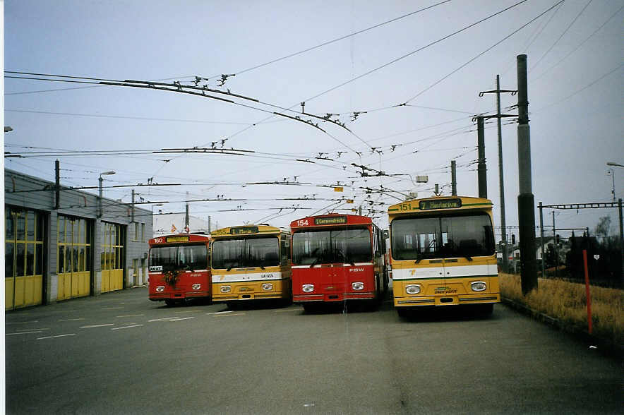 (074'231) - TN Neuch�tel - Nr. 160 (ex Nr. 60) + Nr. 155 (ex Nr. 55) + Nr. 154 (ex Nr. 54) + Nr. 151 (ex Nr. 51) - FBW/Hess Gelenktrolleybusse am 16. Januar 2005 in Marin, D�p�t