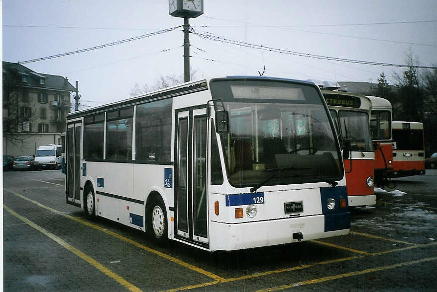(074'534) - TL Lausanne - Nr. 129 - Van Hool am 12. Februar 2005 in Lausanne, D�p�t Borde