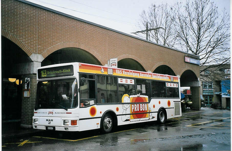(074'728) - Lengacher, M�nsingen - Nr. 5/BE 359'077 - MAN/Lauber-MAN am 12. Februar 2005 beim Bahnhof M�nsingen