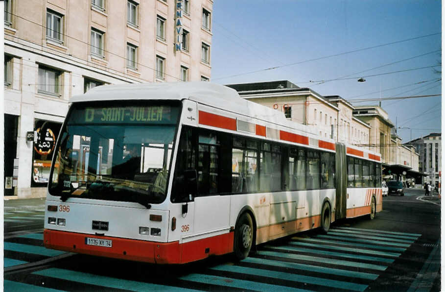(074'913) - Aus Frankreich: TPG Gen�ve (France) - Nr. 396/1176 XY 74 - Van Hool am 24. Februar 2005 beim Bahnhof Gen�ve