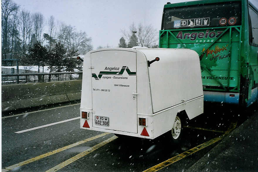 (075'527) - Angeloz, Villeneuve - VD 402'308 - Moser Gep�ckanh�nger am 6. M�rz 2005 in Gen�ve, A�roport