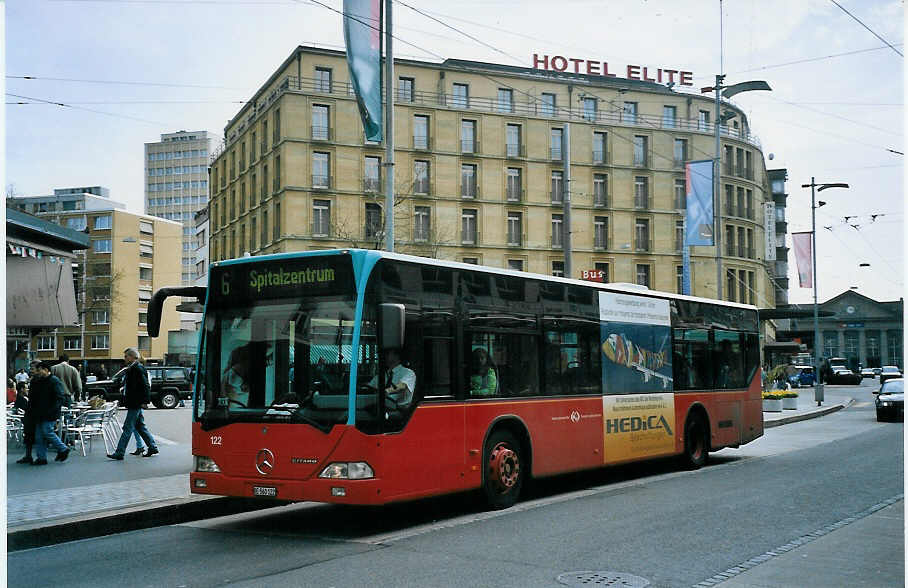 (075'733) - VB Biel - Nr. 122/BE 560'122 - Mercedes am 26. M�rz 2005 in Biel, Guisanplatz