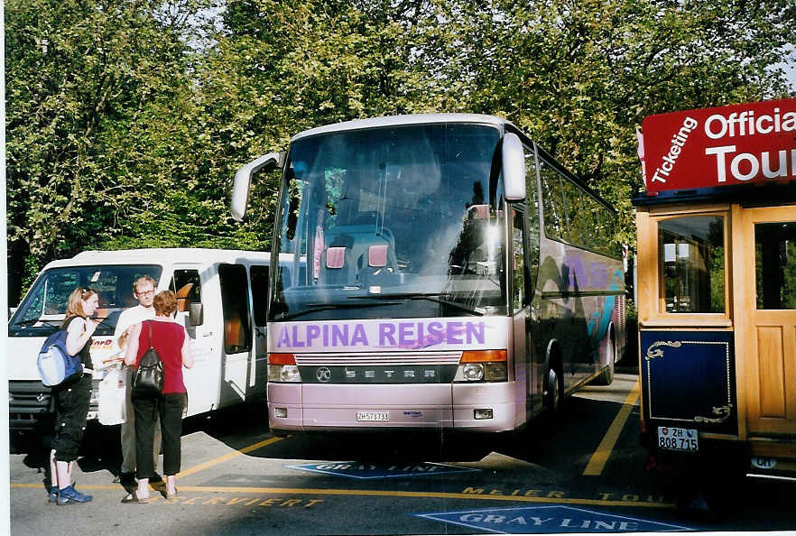 (076'736) - Alpina, Adliswil - ZH 573'733 - Setra am 27. Mai 2005 in Z�rich, Sihlquai