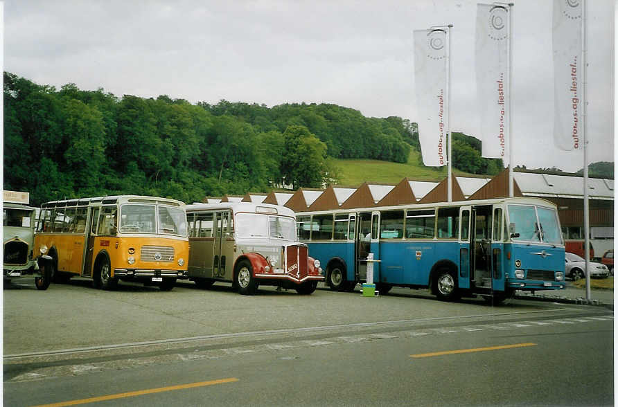 (077'109) - Streiff, Gelterkinden - AG 306'557 - Saurer/Gangloff (ex Oldie-Tours Z�risee, Wollerau; ex OTAG, Wald; ex Leibundgut, Obergoldbach; ex Krebs, Belpberg) + BSU Solothurn - Nr. 11/SO 20'727 - FBW/Hess + Ludwig, Breitenbach - Nr. 3/SO 153'387 - Saurer/R&J (ex Mahr, Benken; ex Altherr, Nesslau; ex AWA Amden Nr. 3) am 5. Juni 2005 in Liestal, Garage AAGL