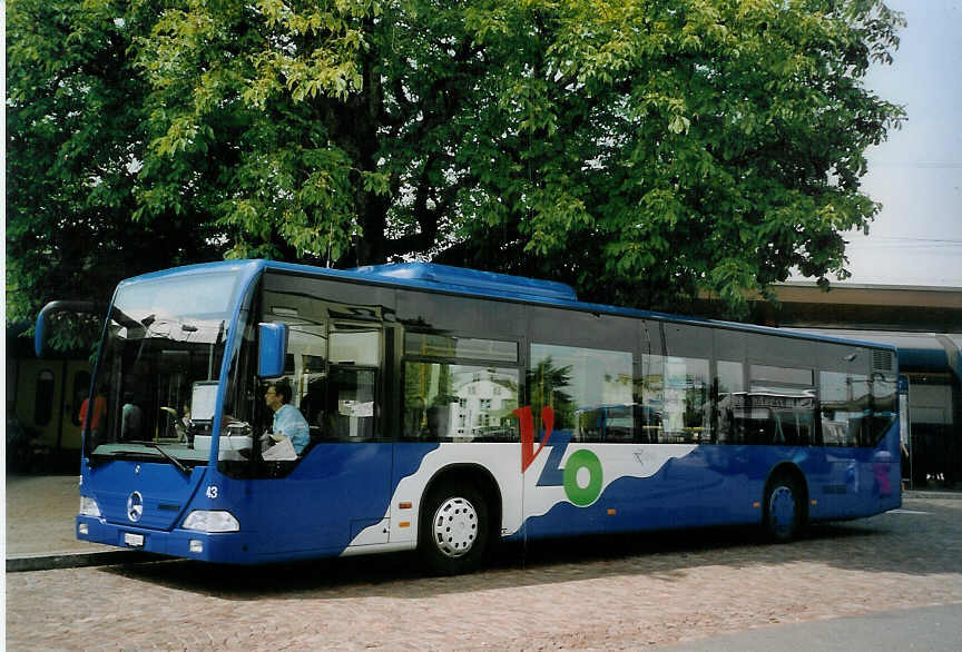 (077'609) - VZO Gr�ningen - Nr. 43/ZH 182'043 - Mercedes am 18. Juni 2005 beim Bahnhof Wetzikon