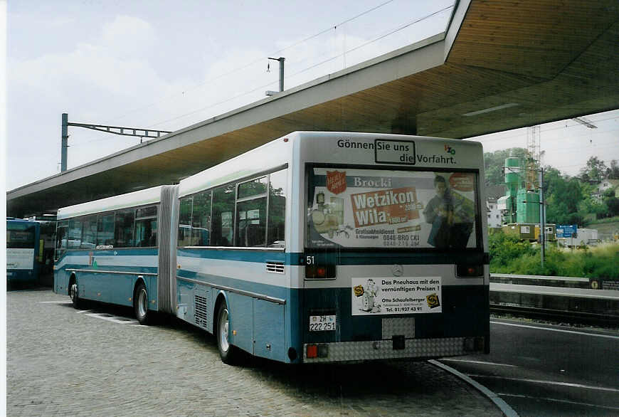 (077'613) - VZO Gr�ningen - Nr. 51/ZH 222'251 - Mercedes am 18. Juni 2005 beim Bahnhof Wetzikon