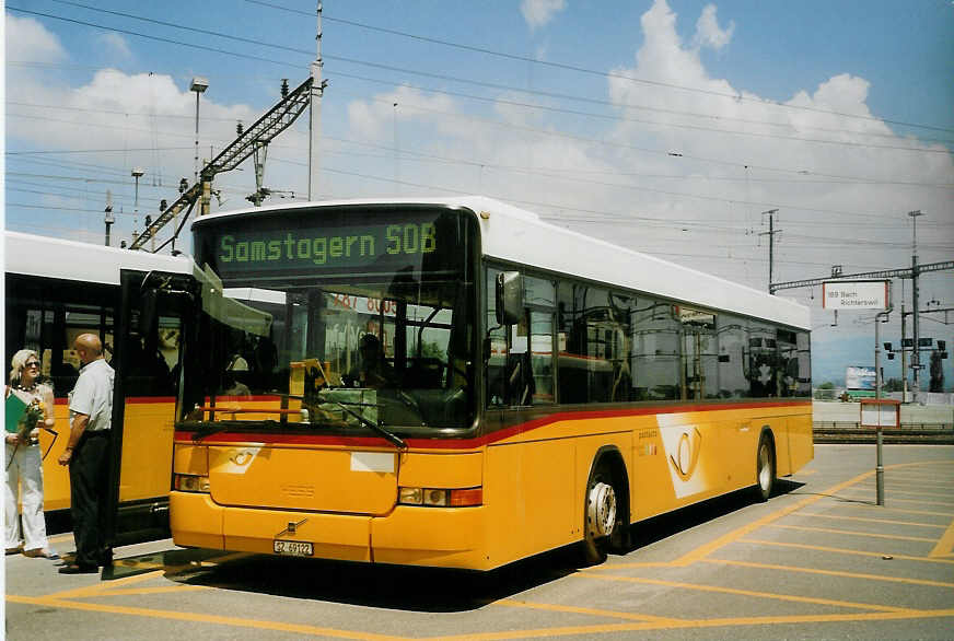 (077'719) - Schuler, Feusisberg - SZ 69'122 - Volvo/Hess am 18. Juni 2005 beim Bahnhof Pf�ffikon