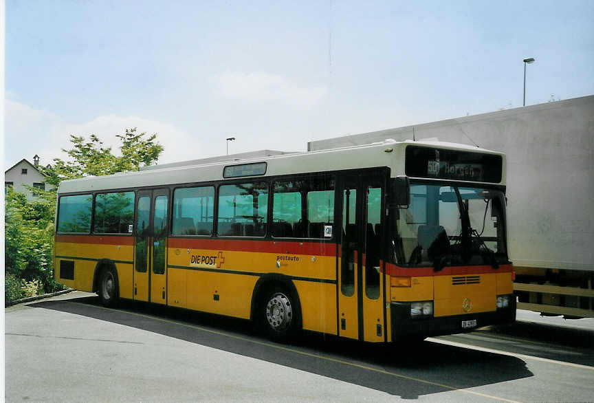 (077'730) - Sulzberger, H�tten - ZH 43'933 - Mercedes/R&J am 18. Juni 2005 in Hirzel, Garage B�hrer