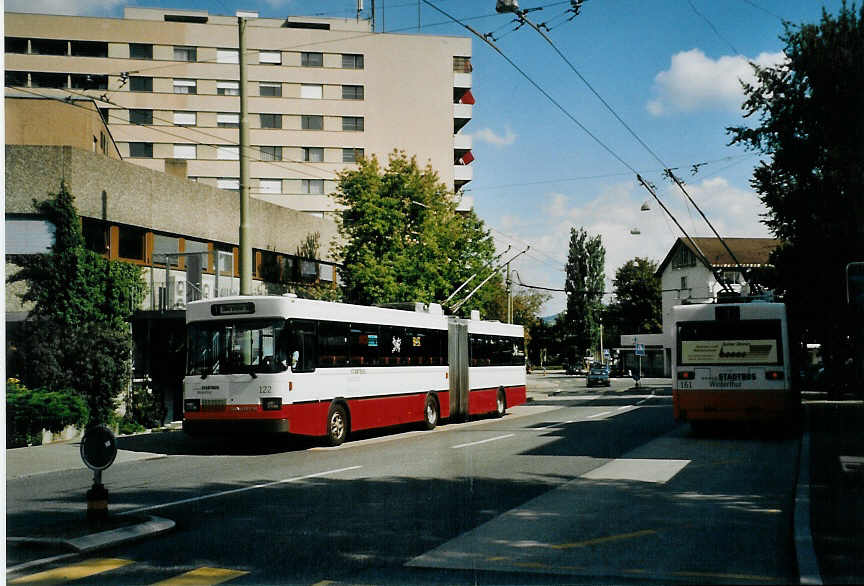 (080'128) - SW Winterthur - Nr. 122 - Saurer/FHS Gelenktrolleybus am 28. August 2005 in Winterthur, R�mertor