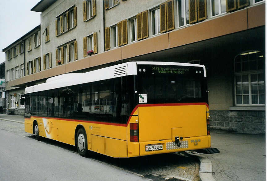 (080'902) - Postautobetriebe Unteres Toggenburg, L�tisburg - SG 284'108 - MAN am 18. Oktober 2005 beim Bahnhof Herisau