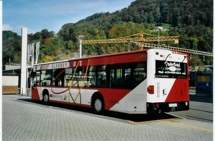 (081'208) - Niederer, Filzbach - Nr. 24/GL 41 - Mercedes am 20. Oktober 2005 beim Bahnhof N�fels-Mollis