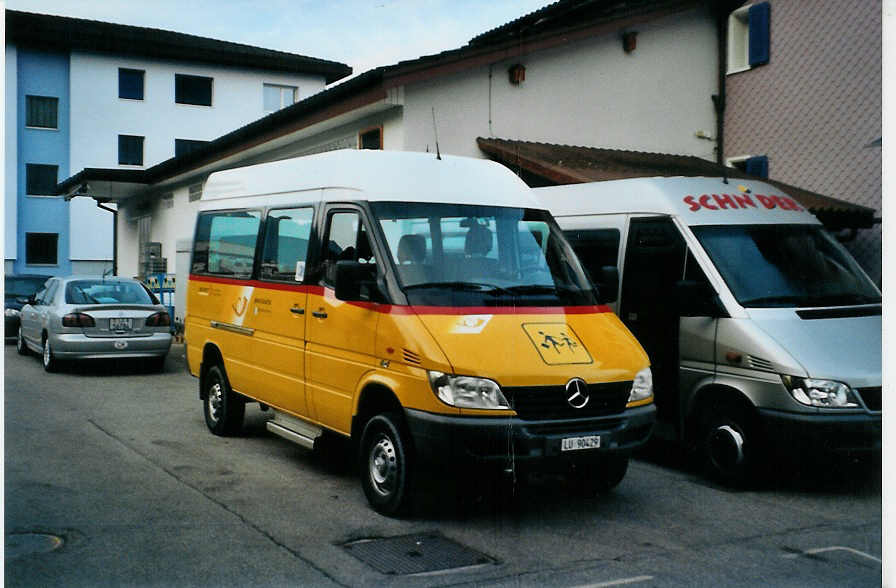 (081'221) - Schnider, Sch�pfheim - LU 90'429 - Mercedes am 21. Oktober 2005 in Sch�pfheim, Garage