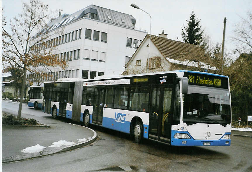 (081'623) - Welti-Furrer, Z�rich - Nr. 85/ZH 661'185 - Mercedes am 28. November 2005 beim Bahnhof Glattbrugg