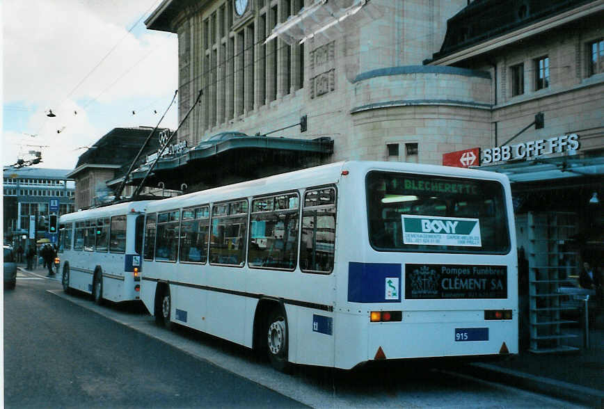 (081'920) - TL Lausanne - Nr. 915 - Lanz+Marti/Hess Personenanh�nger am 18. Dezember 2005 beim Bahnhof Lausanne