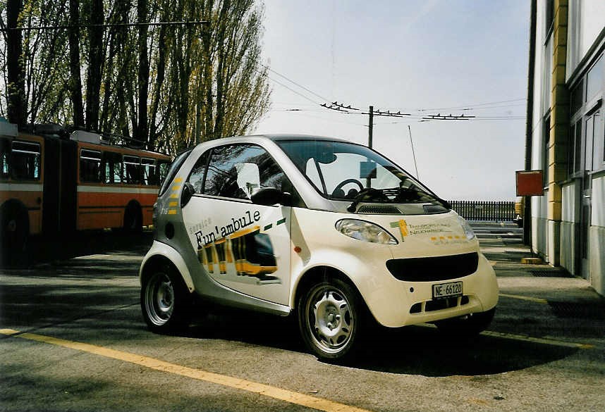 (052'720) - Aus dem Archiv: TN Neuch�tel - Nr. 716/NE 66'120 - Smart am 6. April 2002 in Neuch�tel, D�p�t