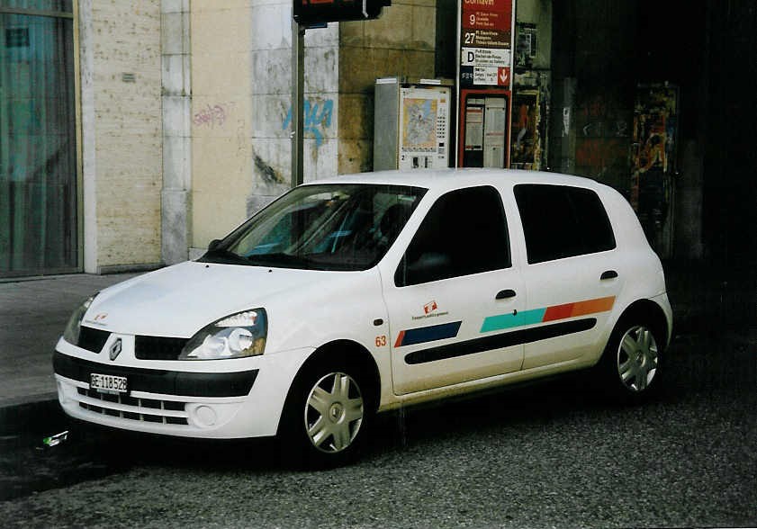 (058'322) - Aus dem Archiv: TPG Gen�ve - Nr. 63/GE 118'528 - Renault am 1. Januar 2003 beim Bahnhof Gen�ve
