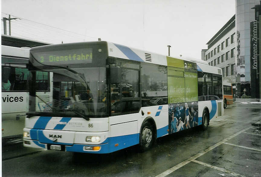 (082'232) - BOGG Wangen b.O. - Nr. 86/SO 32'218 - MAN/G�ppel am 29. Dezember 2005 beim Bahnhof Olten
