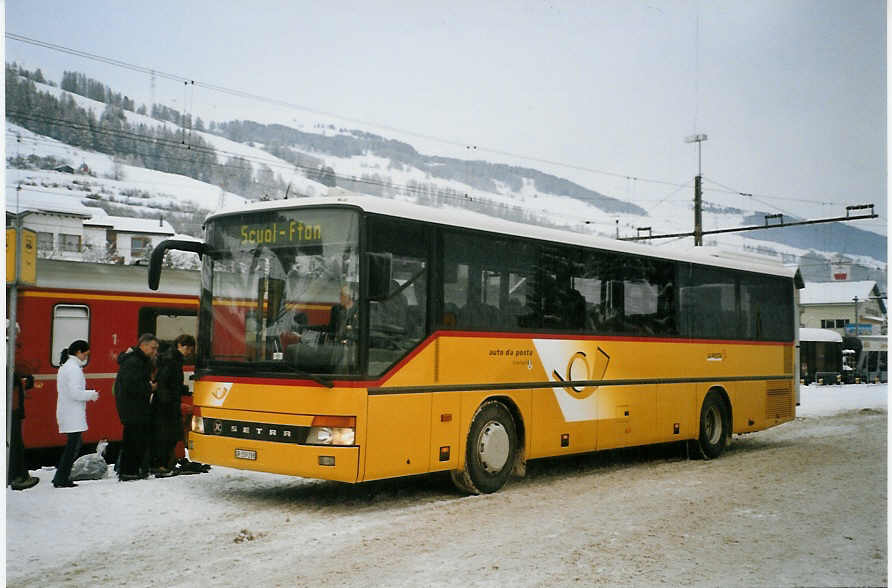 (082'413) - PostAuto Graub�nden - GR 159'298 - Setra am 1. Januar 2006 beim Bahnhof Scuol-Tarasp