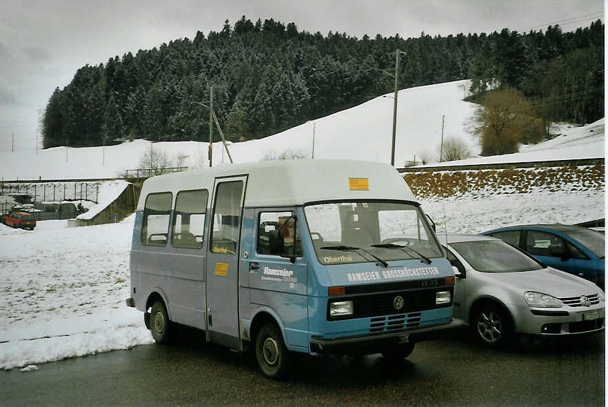 (082'930) - Ramseier, Grossh�chstetten - Nr. 6 - VW am 9. Februar 2006 in Grossh�chstetten, Tankstelle