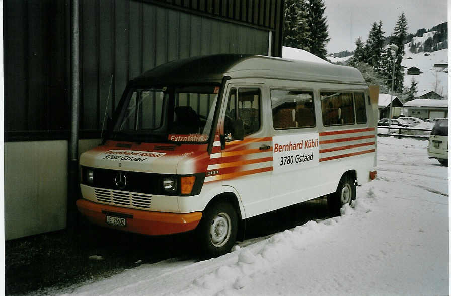 (083'127) - K�bli, Gstaad - BE 26'632 - Mercedes am 19. Februar 2006 in Gstaad, Garage