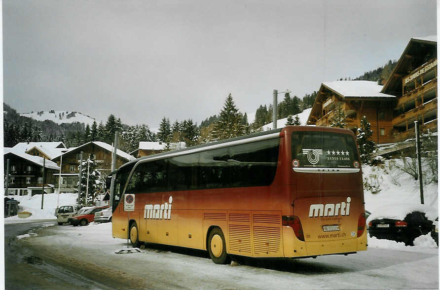 (083'206) - Marti, Kallnach - Nr. 23/BE 572'223 - Setra am 19. Februar 2006 beim Bahnhof Saanenm�ser