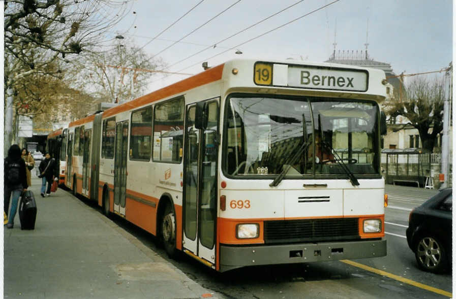 (083'419) - TPG Gen�ve - Nr. 693 - NAW/Hess Gelenktrolleybus am 6. M�rz 2006 in Gen�ve, 22-Cantons