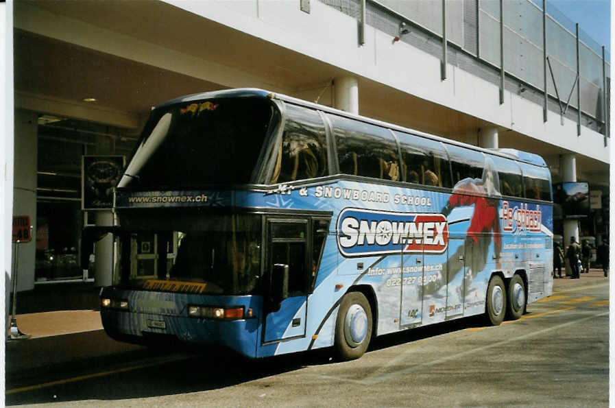 (083'611) - Dupraz, Gen�ve - GE 96'067 - Neoplan am 6. M�rz 2006 in Gen�ve, Palexpo