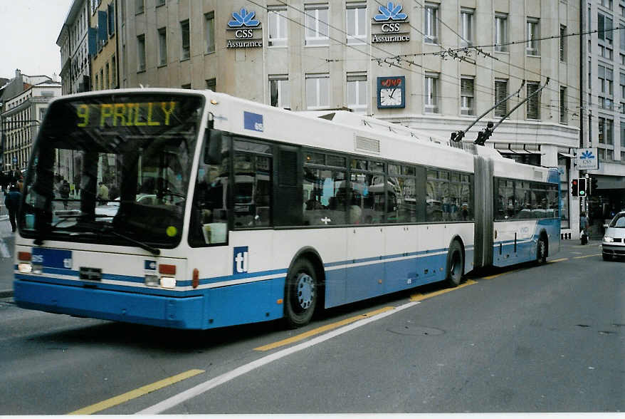 (083'815) - TL Lausanne (VMCV 17) - Nr. 615 - Van Hool Gelenktrolleybus am 6. M�rz 2006 in Lausanne, Bel-Air