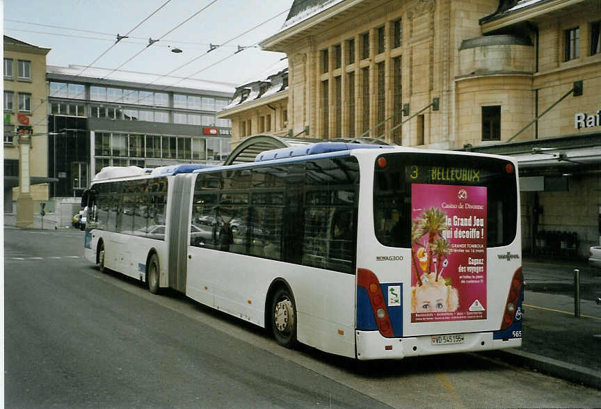 (083'819) - TL Lausanne - Nr. 565/VD 545'155 - Van Hool am 6. M�rz 2006 beim Bahnhof Lausanne
