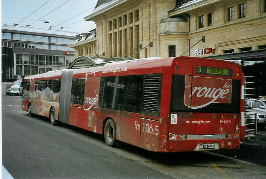 (083'826) - TL Lausanne - Nr. 536/VD 1600 - Solaris am 6. M�rz 2006 beim Bahnhof Lausanne