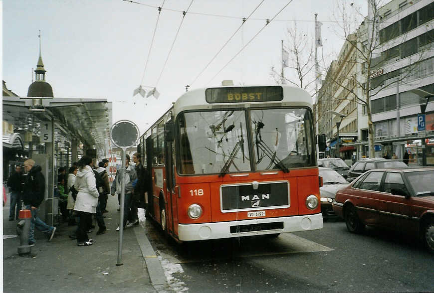 (083'831) - TL Lausanne - Nr. 118/VD 1491 - MAN (ex Nr. 352) am 6. M�rz 2006 beim Bahnhof Lausanne