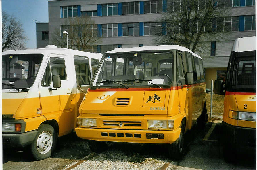 (083'933) - CarPostal Vaud-Fribourg - Renault am 19. M�rz 2006 in Yverdon, Garage