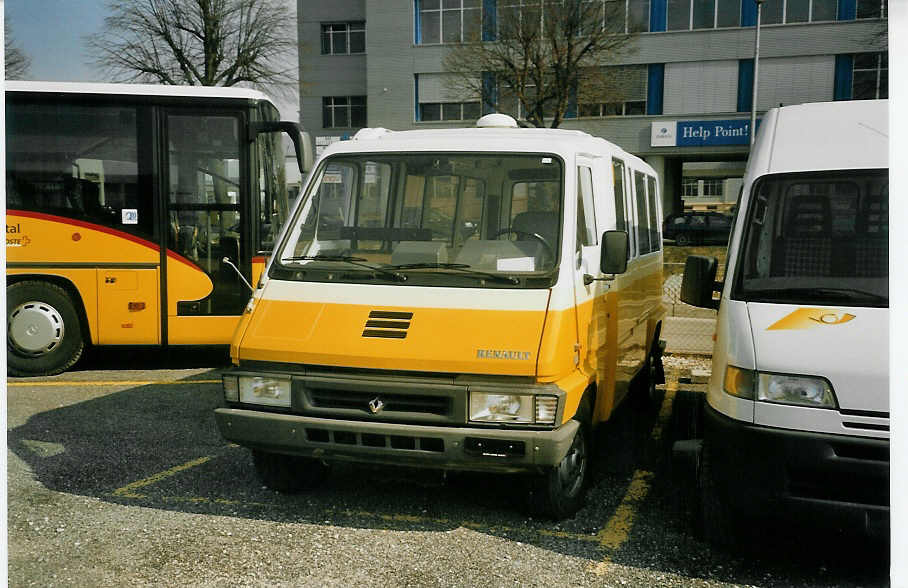 (084'003) - CarPostal Vaud-Fribourg - Renault am 19. M�rz 2006 in Yverdon, Garage