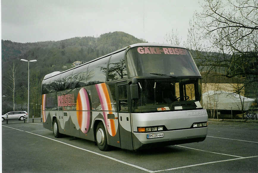 (084'209) - Aus Deutschland: G�ke, Erftstadt - BM-DA 444 - Neoplan am 6. April 2006 in Thun, Seestrasse