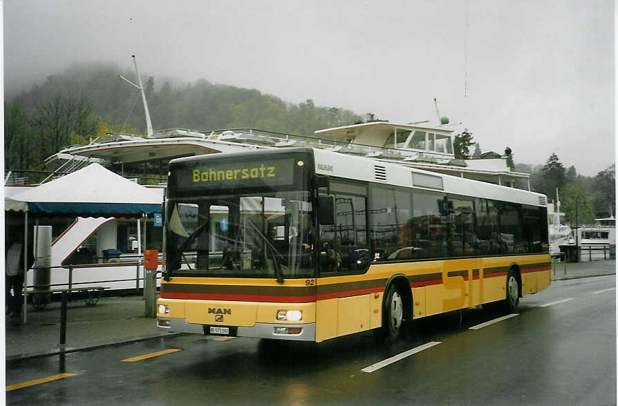 (084'327) - STI Thun - Nr. 92/BE 572'092 - MAN am 28. April 2006 bei der Schiffl�ndte Thun