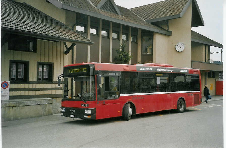 (084'609) - Bernmobil, Bern - Nr. 401/BE 612'401 - MAN/G�ppel am 1. Mai 2006 beim Bahnhof Konolfingen