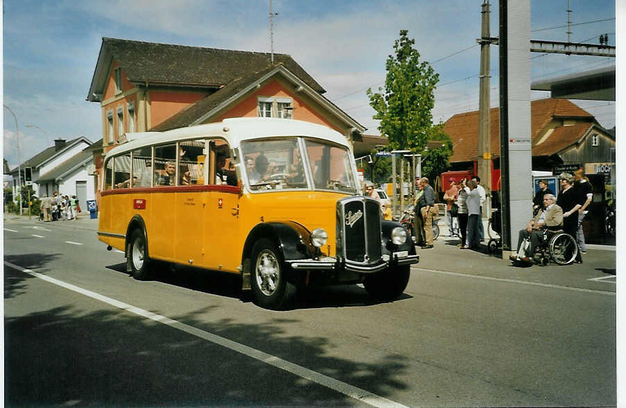 (085'007) - Trachsel, Hasle-R�egsau - BE 26'811 - Saurer/Krapf (ex Sol�r+Fontana, Ilanz) am 13. Mai 2006 beim Bahnhof Aarberg