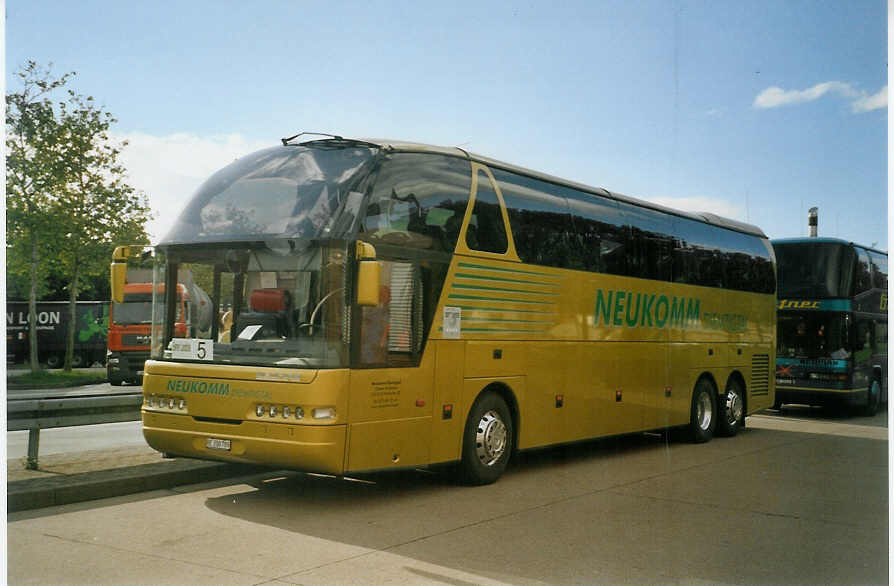 (085'210) - Aus der Schweiz: Neukomm, Horboden - BE 200'789 - Neoplan am 19. Mai 2006 in L�rrach, Grenze