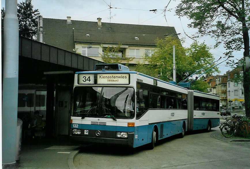 (085'610) - VBZ Z�rich - Nr. 132 - Mercedes Gelenktrolleybus am 25. Mai 2006 in Z�rich, Klusplatz