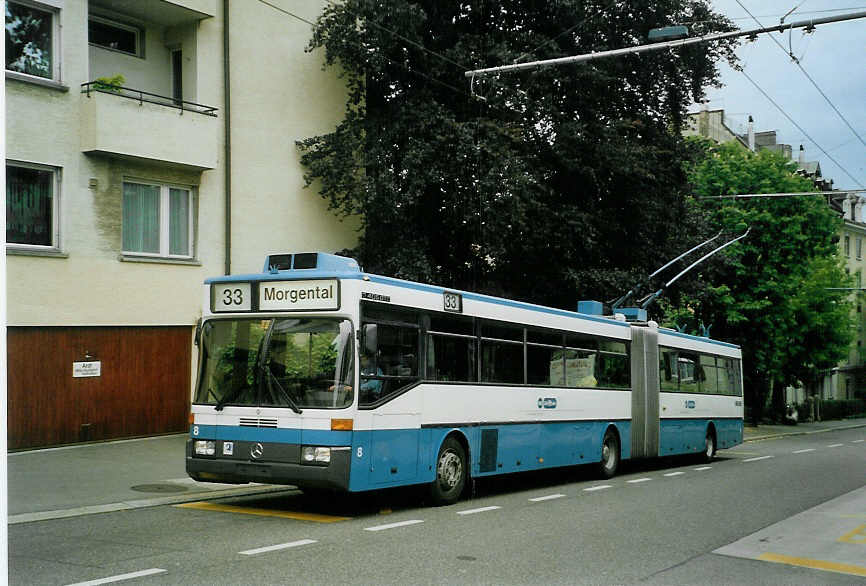 (085'618) - VBZ Z�rich - Nr. 8 - Mercedes Gelenktrolleybus am 25. Mai 2006 in Z�rich, Klusplatz