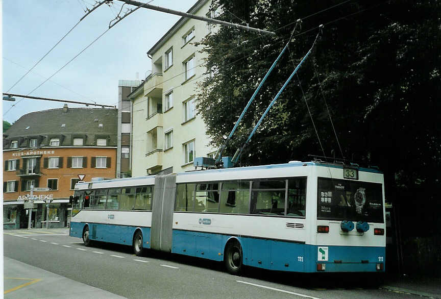 (085'621) - VBZ Z�rich - Nr. 111 - Mercedes Gelenktrolleybus am 25. Mai 2006 in Z�rich, Klusplatz