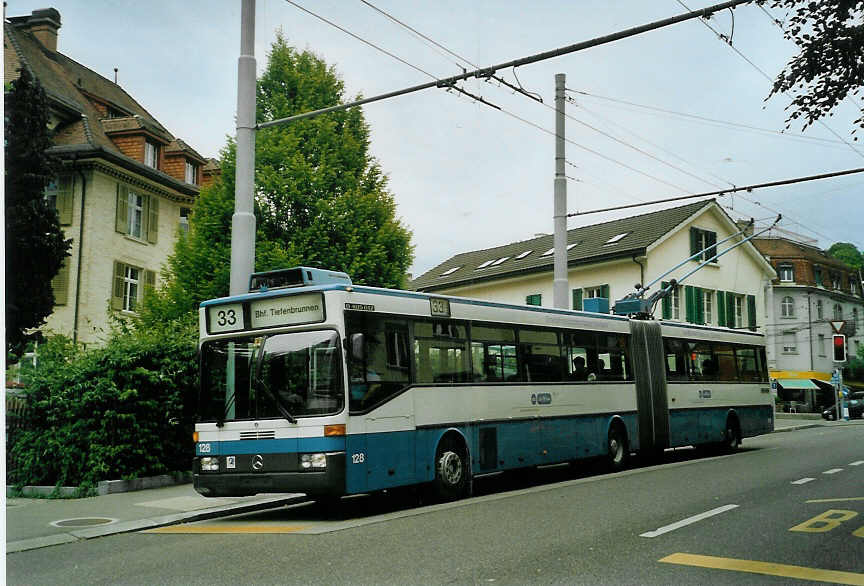 (085'622) - VBZ Z�rich - Nr. 128 - Mercedes Gelenktrolleybus am 25. Mai 2006 in Z�rich, Klusplatz