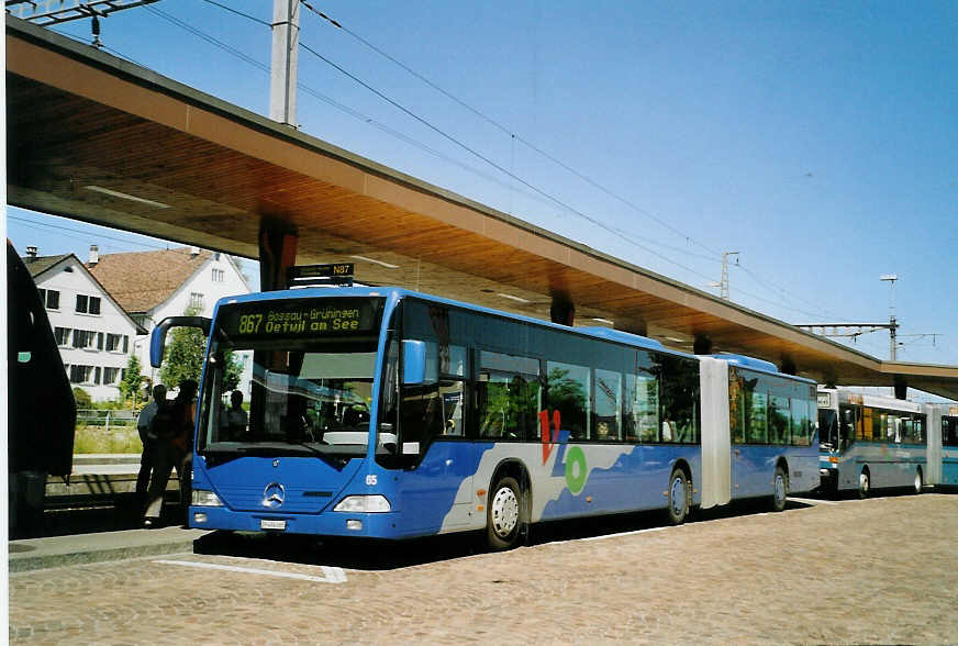 (086'336) - VZO Gr�ningen - Nr. 65/ZH 494'065 - Mercedes am 18. Juni 2006 beim Bahnhof Wetzikon